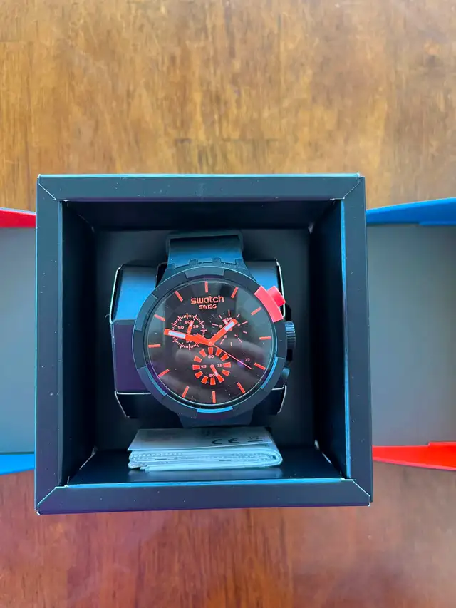 Watch / Swatch - Brand New Big Bold Chrono in Jewellery & Watches in City of Montréal - Image 2