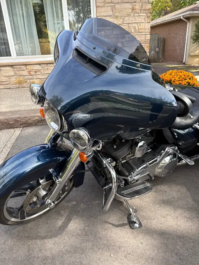 Harley Davidson StreetGlide  in Touring in Oakville / Halton Region - Image 5