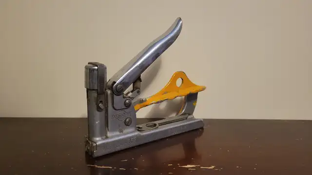 Vintage Kling-Tite Shop Stapler in Hand Tools in Dartmouth - Image 11