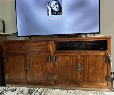 Beautiful vintage credenza/sideboard made by Sklar-Peppler (Hanover, Ontario). Solid wood constructi...