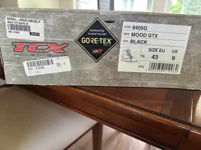 Ces bottes de moto TCX Mood GTX, pointure 43 (US 9), sont d'occasion et offrent une excellente prote...