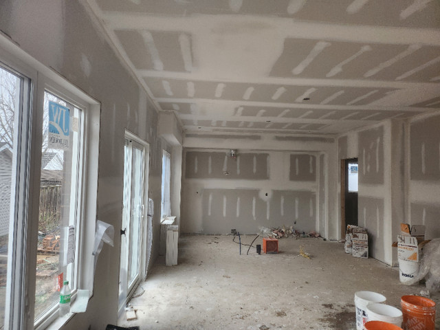 Taping/Drywall in Drywall & Stucco Removal in St. Catharines - Image 2