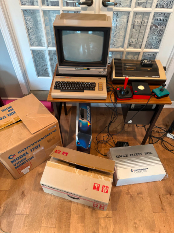 Commodore 64 dans Ordinateurs de bureau  à Laval/Rive Nord