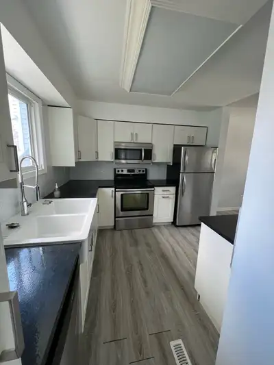 3 Bedroom, 2 Bathroom Townhouse for Rent – Riverbend Beautiful townhouse available in a highly sough...