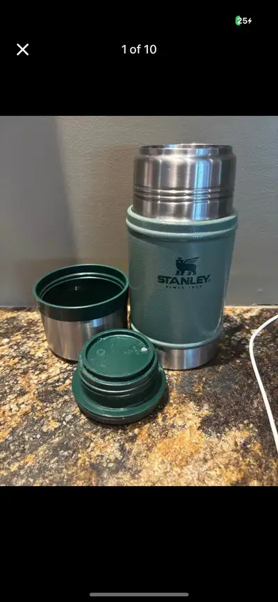 This Stanley food container is perfect for keeping your meals hot or cold on the go. It is in used c...