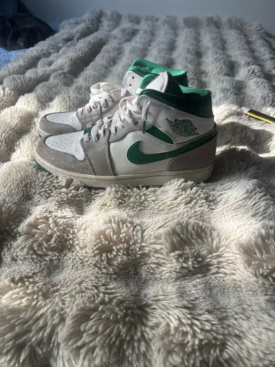 Men’s size 9 lightly warn well taken care of
