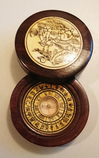 Vintage Nautical Fengshui Bone Inlaid Chinese Pocket Compass