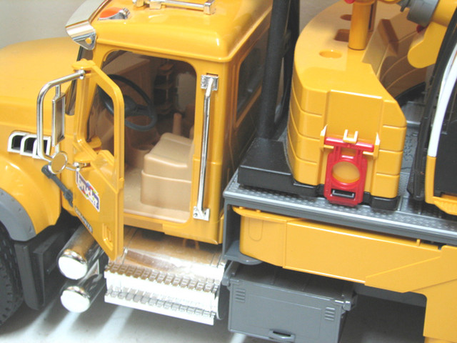 New Bruder  Mack Crane Truck Interactive Toy HUGE in Toys & Games in City of Toronto - Image 4