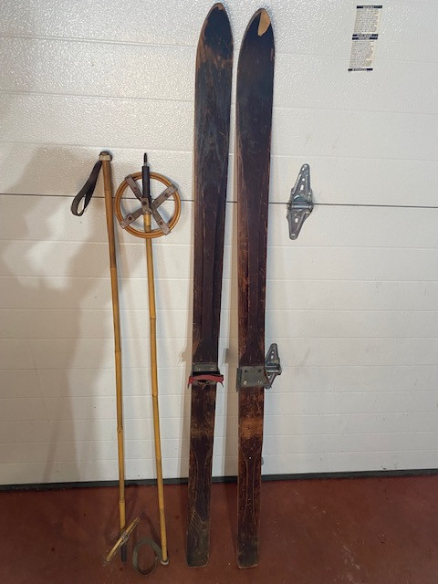 VINTAGE: CHALET, Harvey Dodds Skis & Bamboo Poles (NEW PRICE) in Ski in Bedford - Image 2