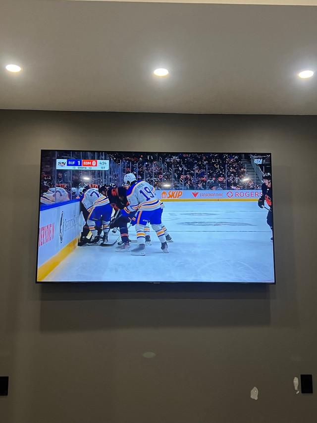 75” Samsung smart tv  in TVs in Saskatoon - Image 3