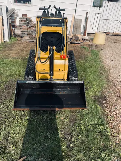 Mini skid steer has 30 hours on it and the tamper has 10 bought mini skid steer 2024 just bought tam...