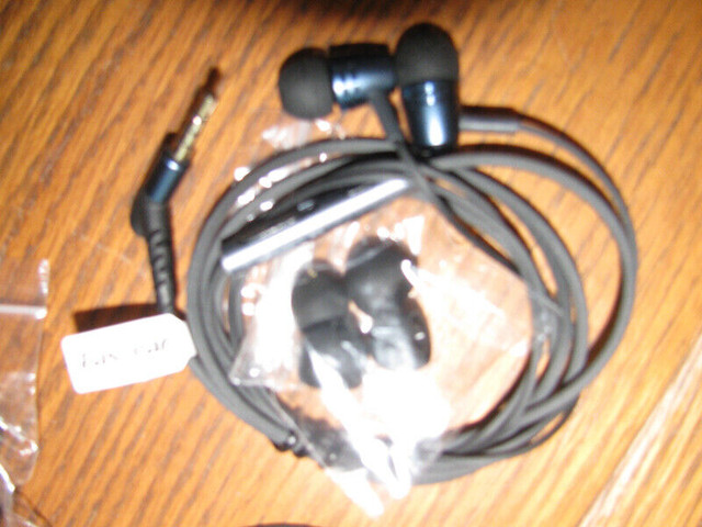2  FASEGEAR HEADPHONES in Headphones in Norfolk County - Image 3