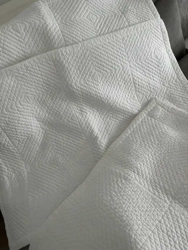 Brunelli Queen Duvet Cover in Bedding in City of Toronto - Image 3