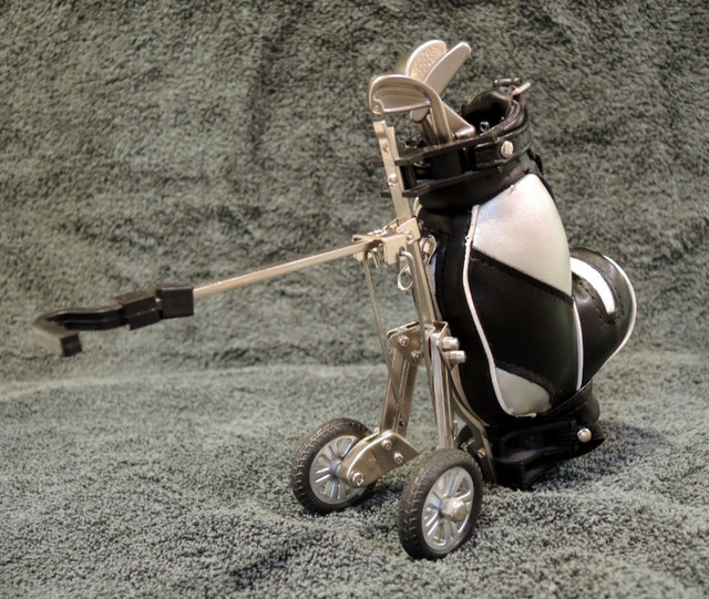GOLF BAG, CART, CLUBS PEN SET - Unique "fore" the avid golfer in Golf in Markham / York Region - Image 2
