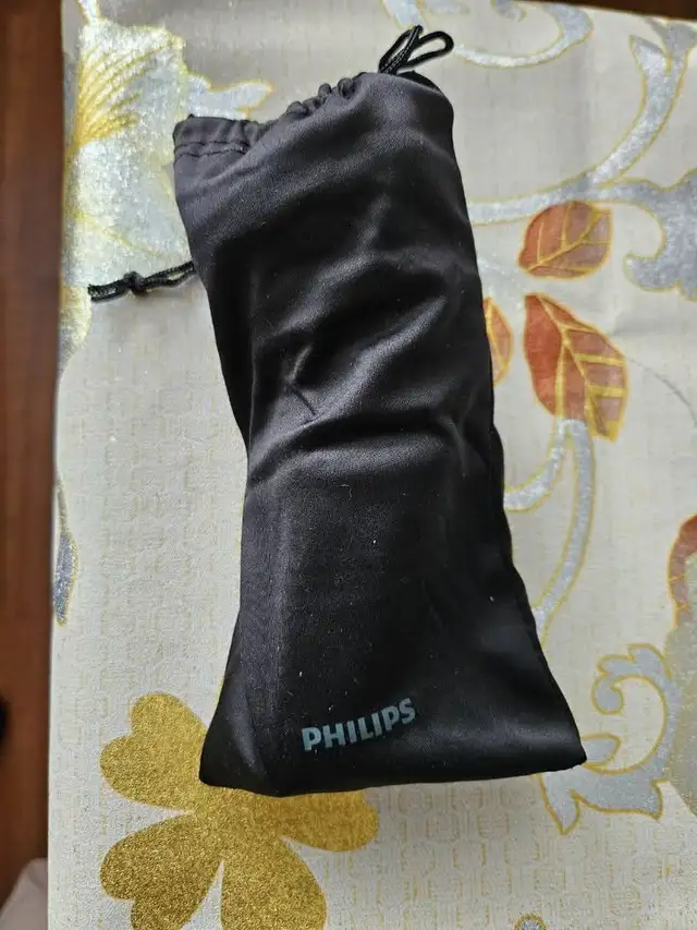 Philips Norelco Series 3000 Electric Shaver in General Electronics in Oakville / Halton Region - Image 5