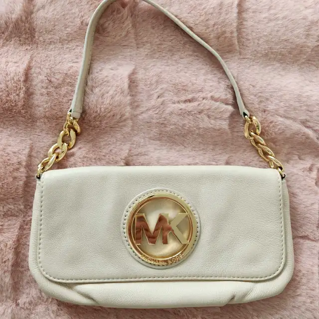 Vintage Michael Kors bag in Women's - Bags & Wallets in City of Toronto - Image 2