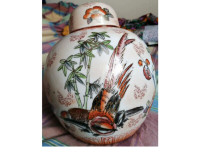 CHINESE VINTAGE HAND PAINTED PORCELAIN JAR 8 1/2" TALL