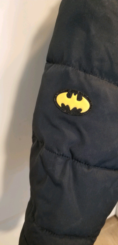 Batman winter jacket 4T dans Vêtements - 4T  à Région de Markham/York - Image 3