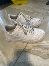 Size 9 women’s airforces lightly used 