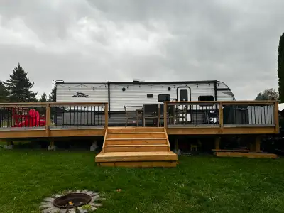 Turn-key seasonal lot setup — everything included, just bring yourself! THE TRAILER 2023 Jayco Jay F...