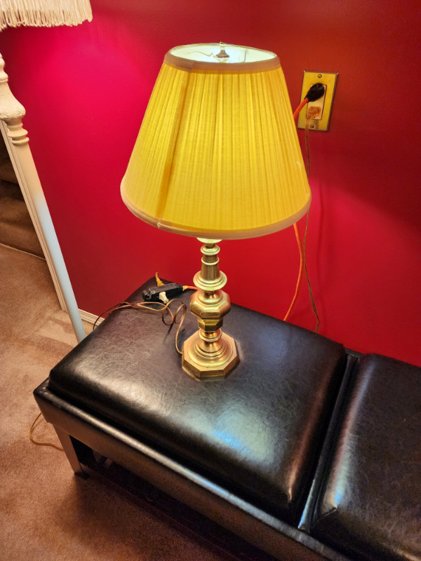Vintage Brass Table Lamp 28in Tall in Indoor Lighting & Fans in Edmonton - Image 4