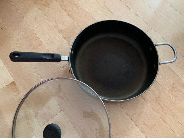 Jumbo Cooking Pan with Glass Lid dans Vaisselle et articles de cuisine  à Longueuil/Rive Sud - Image 3