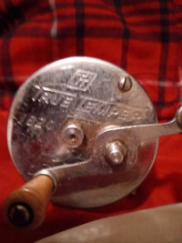 True Temper 1880 fishing reel