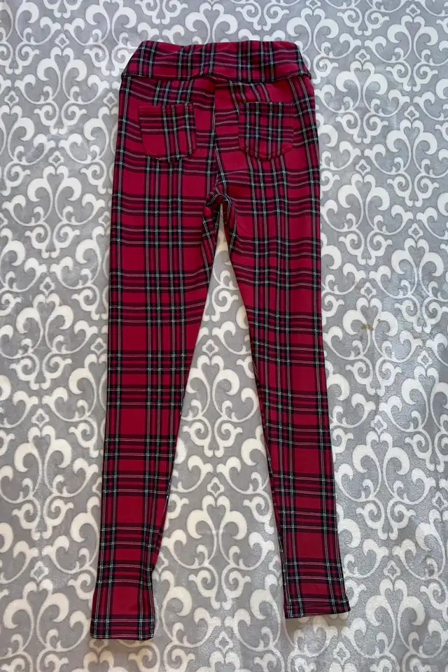 Streetwear Society Women’s Red Checkered Leggings in Women's - Bottoms in Oshawa / Durham Region - Image 6