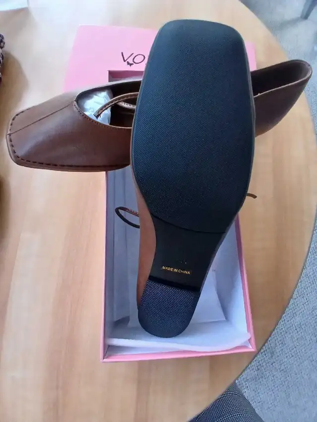 flat shoes in Women's - Shoes in Edmonton - Image 5