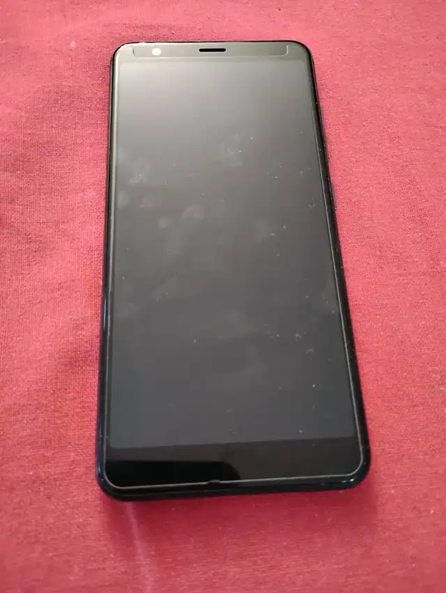 ASUS ZenFone Max M1 5.5" Unlocked Cell Phone BLACK in Cell Phones in Kingston - Image 2