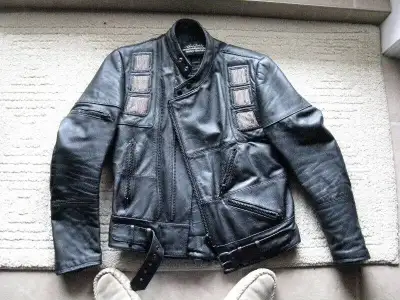 Have a vintage Harley-Davidson Heinz- Gerike chainmail leather jacket . In mint condition, size 38....