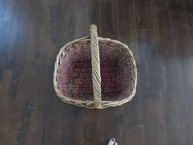 Cane Basket in Hobbies & Crafts in Strathcona County - Image 2