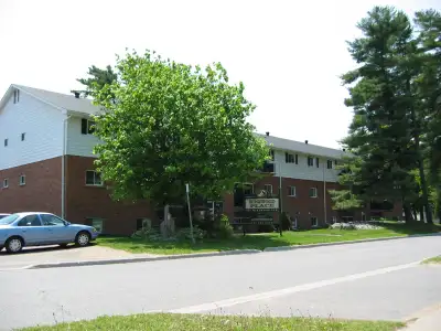 Modern, clean, 1 bedroom available at The Winewood Apartments in Gravenhurst. Featuring full size fr...