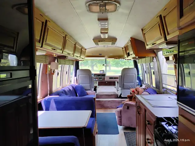1987 Airstream Motorhome in RVs & Motorhomes in Brockville - Image 9