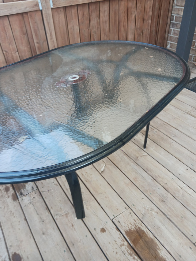 PATIO TABLE - STRONG AND STURDY in Patio & Garden Furniture in Guelph