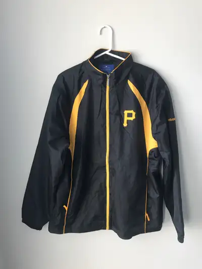 Get ready to show your team spirit with this Reebok Pittsburgh Pirates spring jacket in size large!...