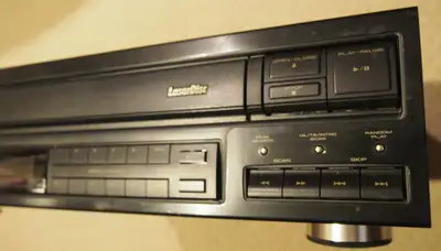 Pioneer CLD-990 Laserdisc player (working), no remote., View more