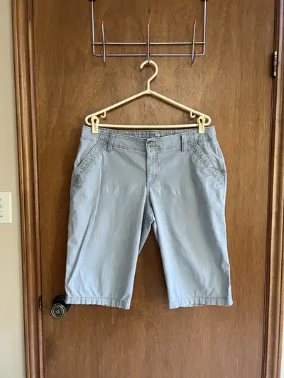 Women's Sonoma Lifestyle skimmer capris. Size 14, View more