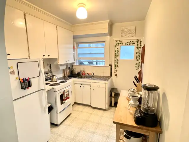 Bright, Clean, Cozy, Quiet & Quaint 1 Bdrm + Den - Avenue & Wi63860084226947120