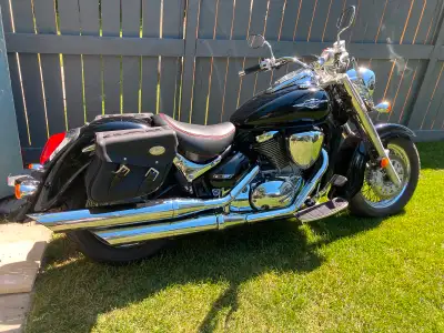 2013 Suzuki UL 800 9200 kms New Custom Seat New Tires Comes with windshield fluids Recent tune up Pa...