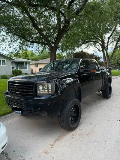 Selling my 2008 GMC Sierra SLT as is non safetied. Truck is in fully running condition but would req...