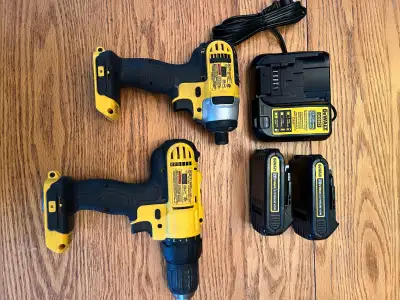 Dewalt Ensemble Perceuse et Visseuse à Percussion 20V Max, View more