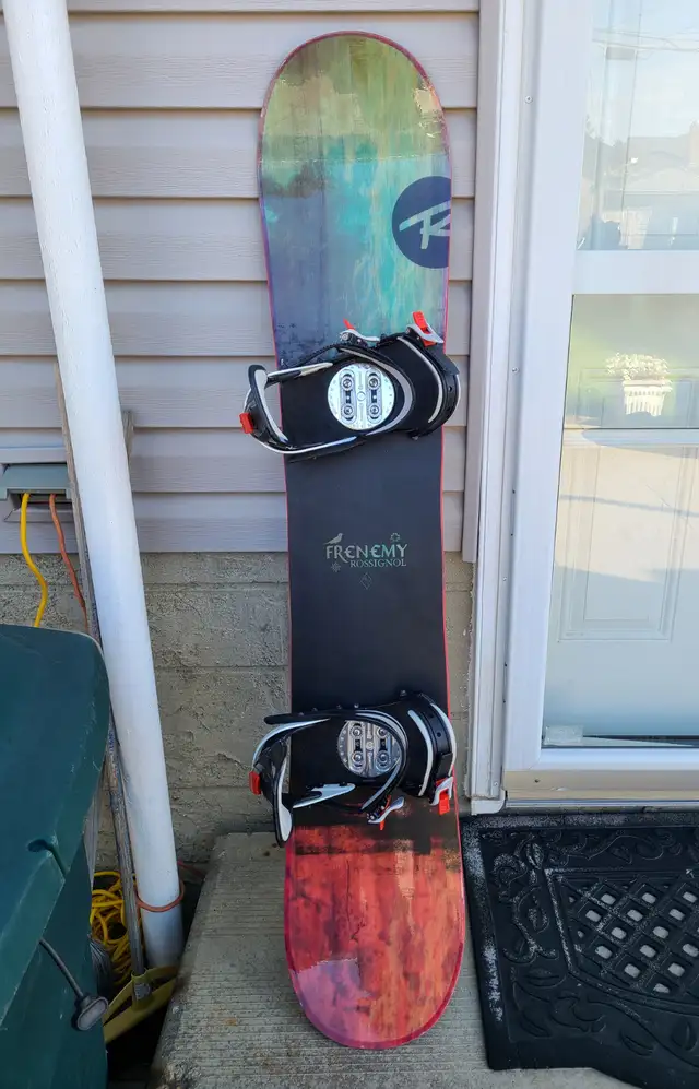 Rossignol 147cm Snowboard with Liquid bindings in Snowboard in Edmonton - Image 2