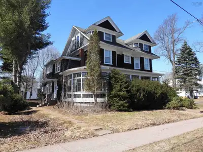 Spacious one-bedroom unit third floor apartment in a historic home in Amherst NS for rent. Centrally...