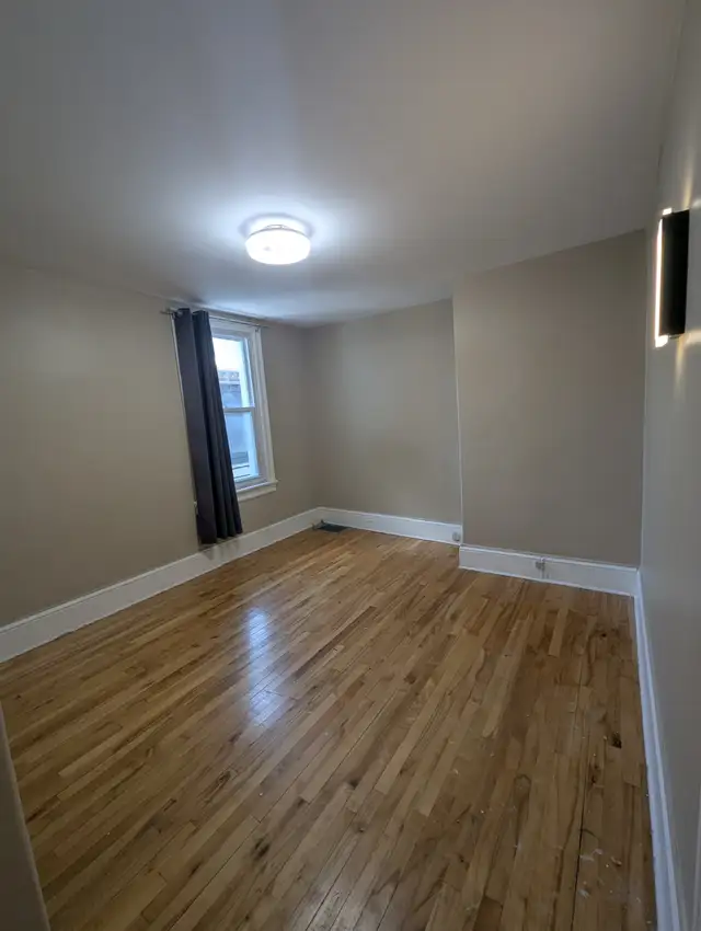 1 Bed + Den in Hintonburg/Wellington Village/Parkdale in Long Term Rentals in Ottawa - Image 4