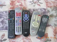 6 telecommandes/TV/VCR remotes, Hitachi,JVC,Univ,Star Choice,
