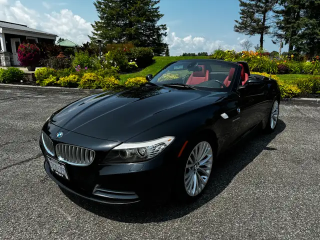 2011 BMW Z4 convertible in Cars & Trucks in Barrie - Image 2