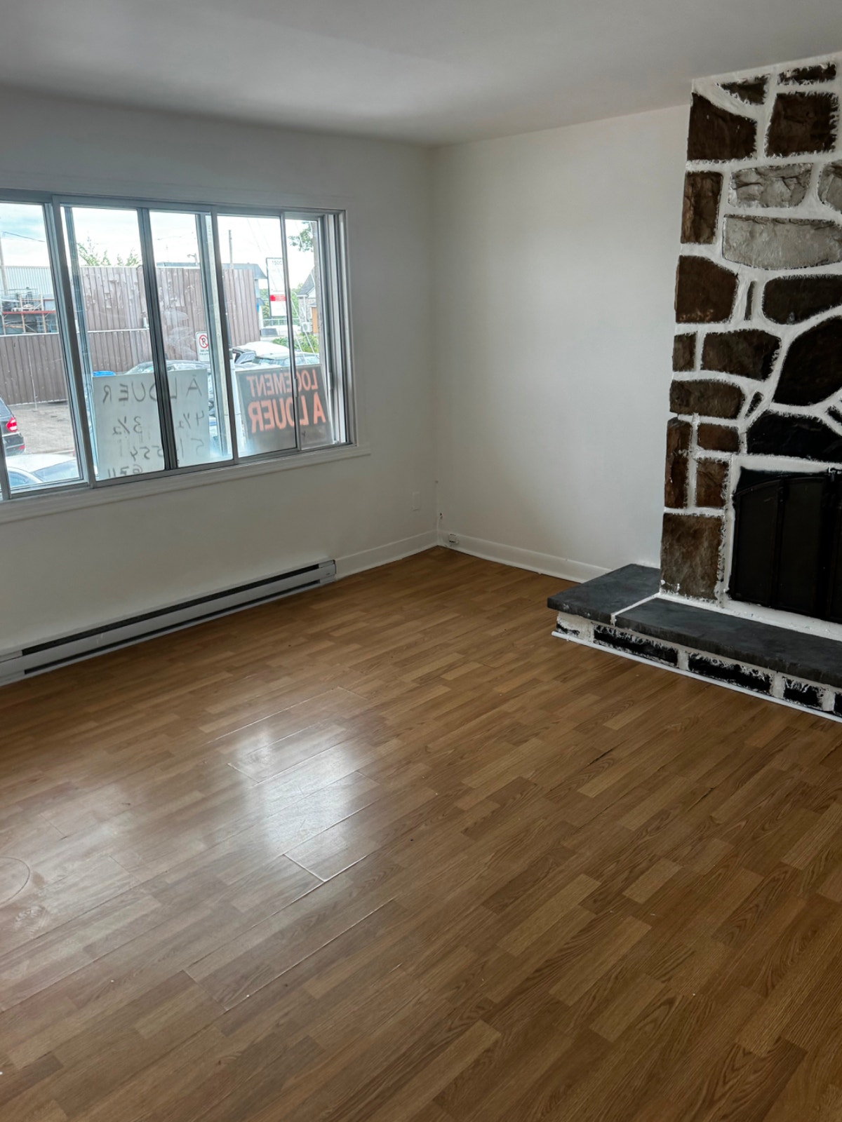 TRES GRAND 4 et demi a louer a Laval - 440/des laurentides — photo 2