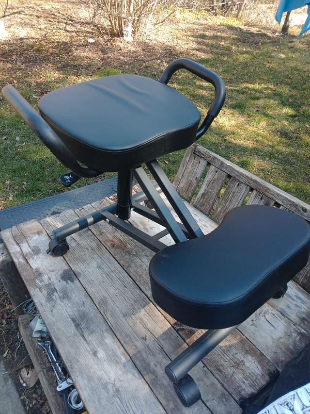Ergonomic Kneeling Chair, Thick Pads, Adjustable Height in Chairs & Recliners in Oshawa / Durham Region - Image 3