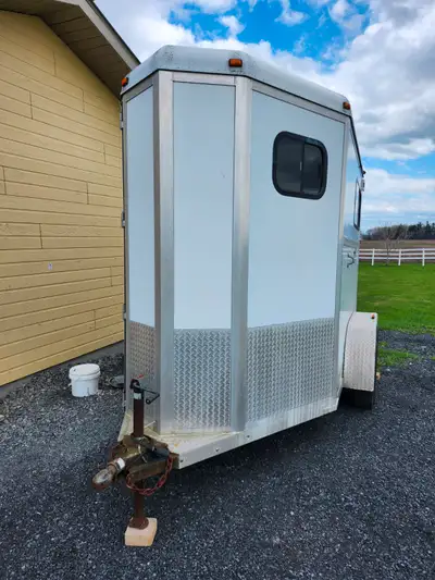 2000 Jamco ALL aluminum horse trailer in excellent condition. Double axels . Made in Canada. Straigh...